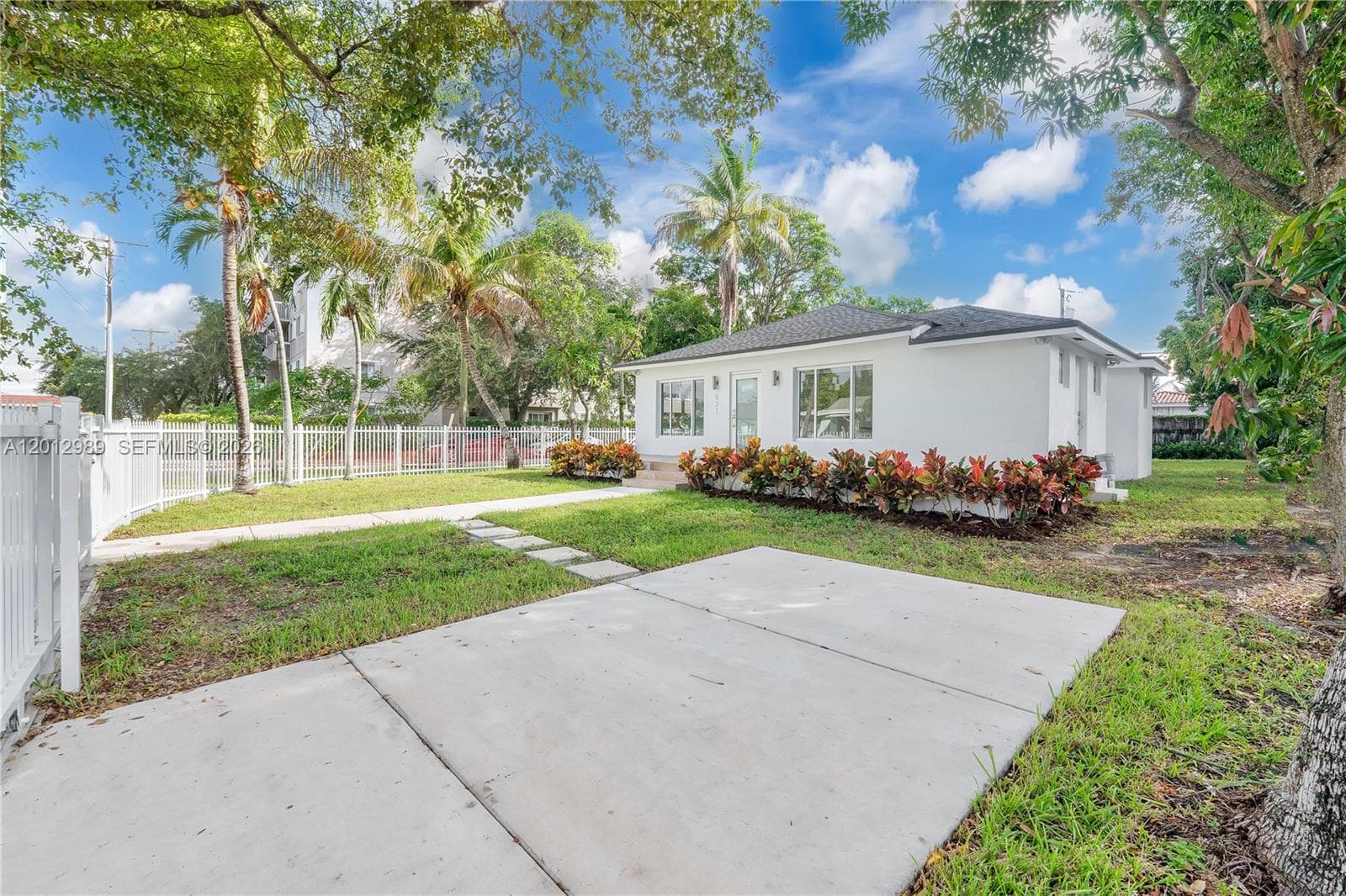 521 NW 33rd Ave, Miami FL 33125 — 4