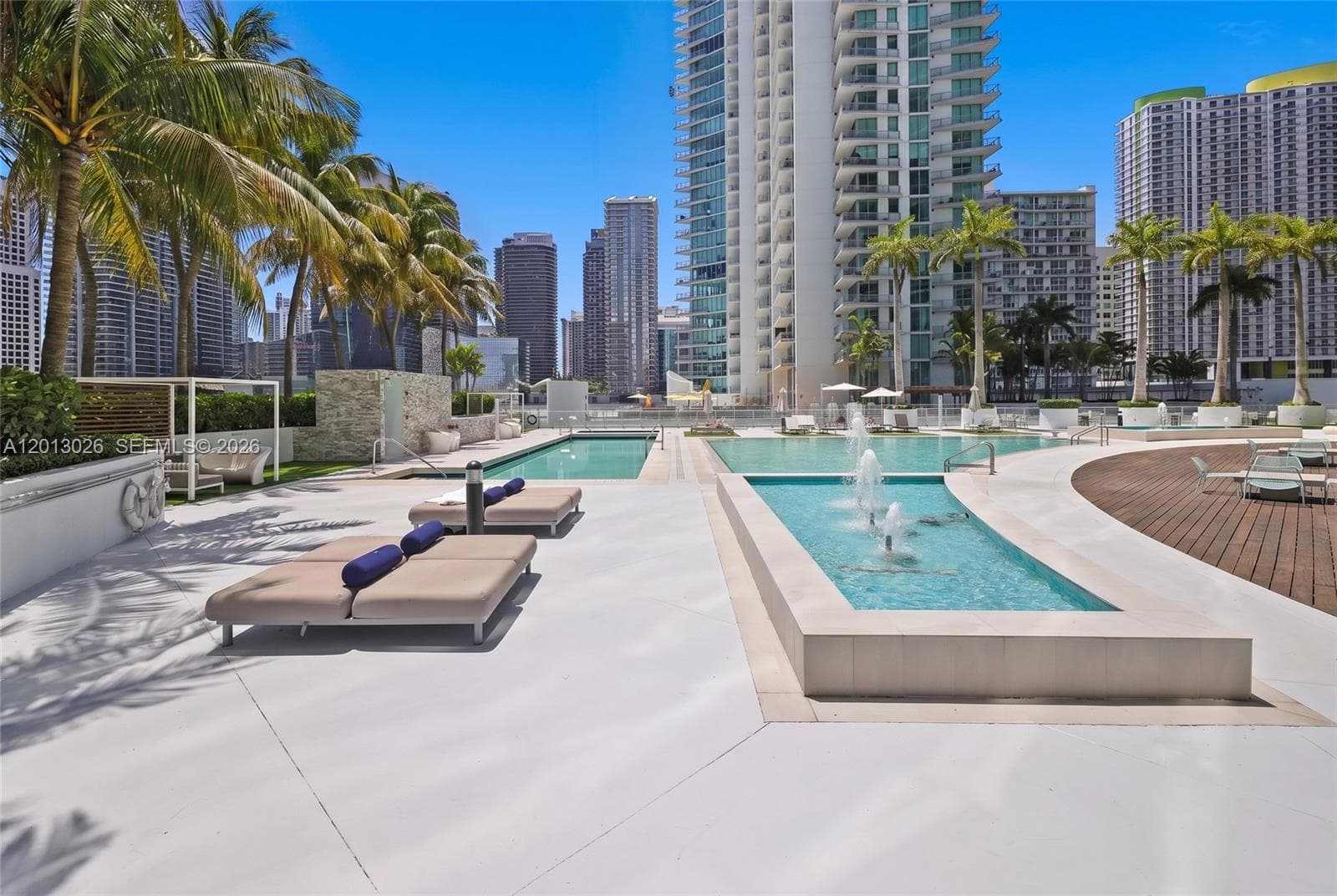 90 SW 3rd St # 1608, Miami FL 33130 — 24