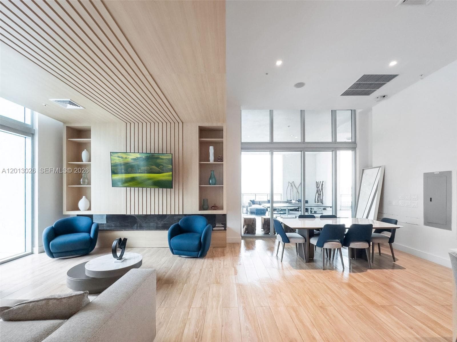 90 SW 3rd St # 1608, Miami FL 33130 — 37