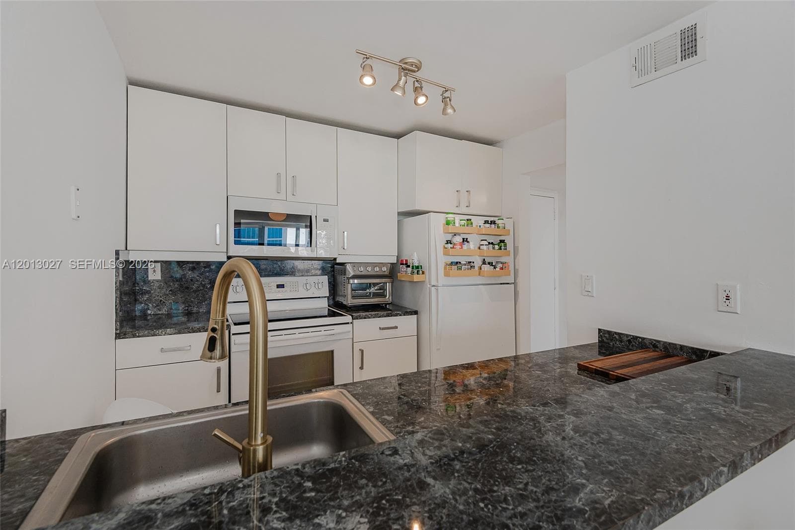 600 NE 36th St # 706, Miami FL 33137 — 10
