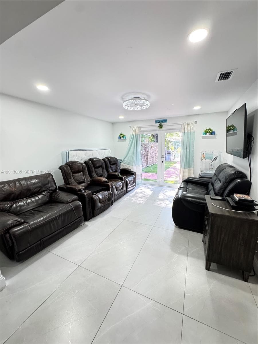 7140 W 15th Ct, Hialeah FL 33014 — 10