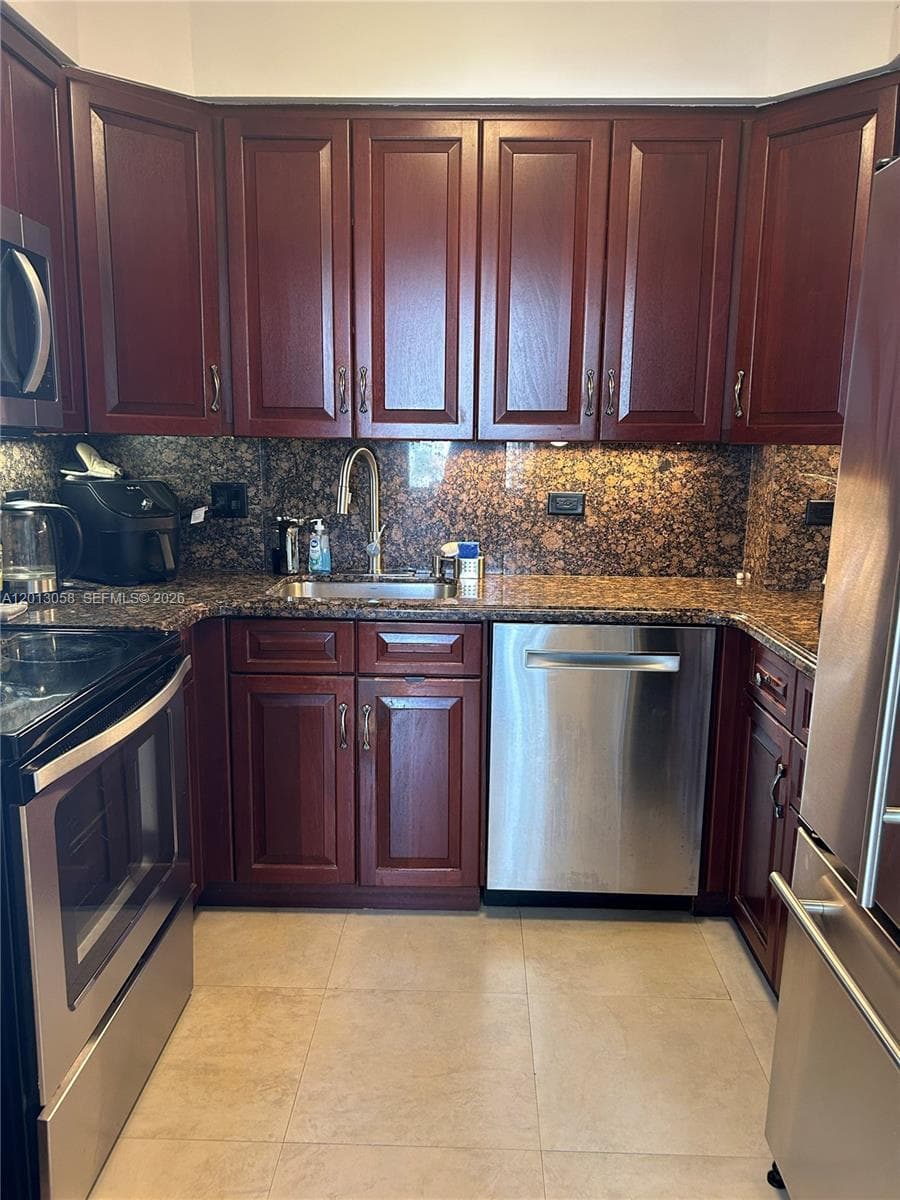 7441 Wayne Ave # 7J, Miami Beach FL 33141 — 6