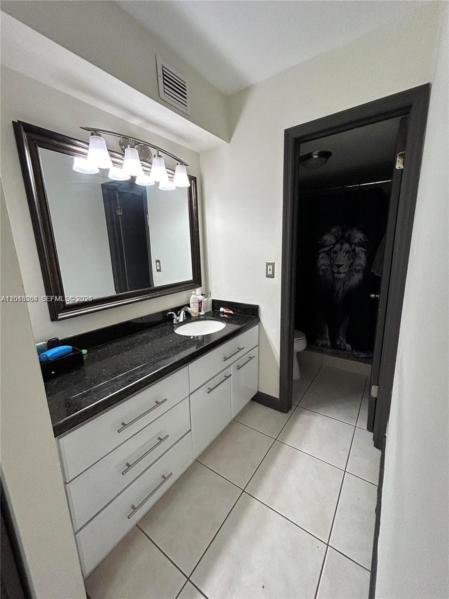 2016 Bay Dr # 407, Miami Beach FL 33141 — 9