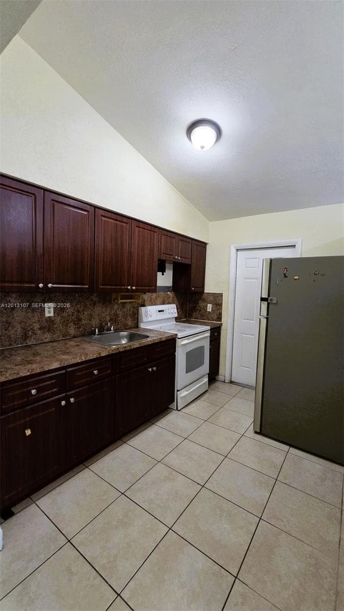 2335 NW 55th St, Miami FL 33142 — 10