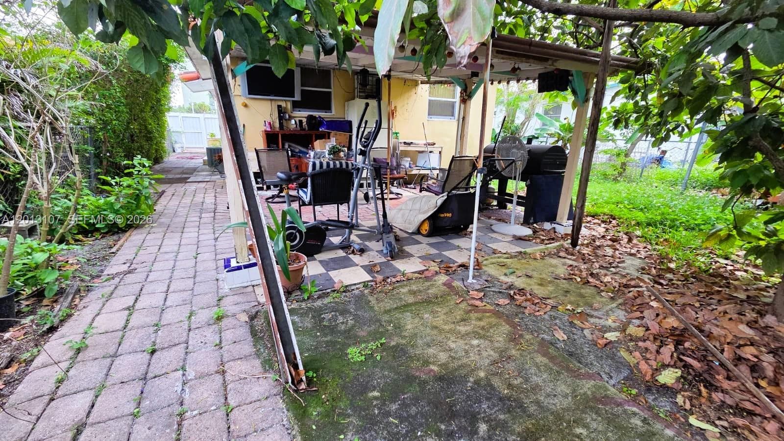 2335 NW 55th St, Miami FL 33142 — 40