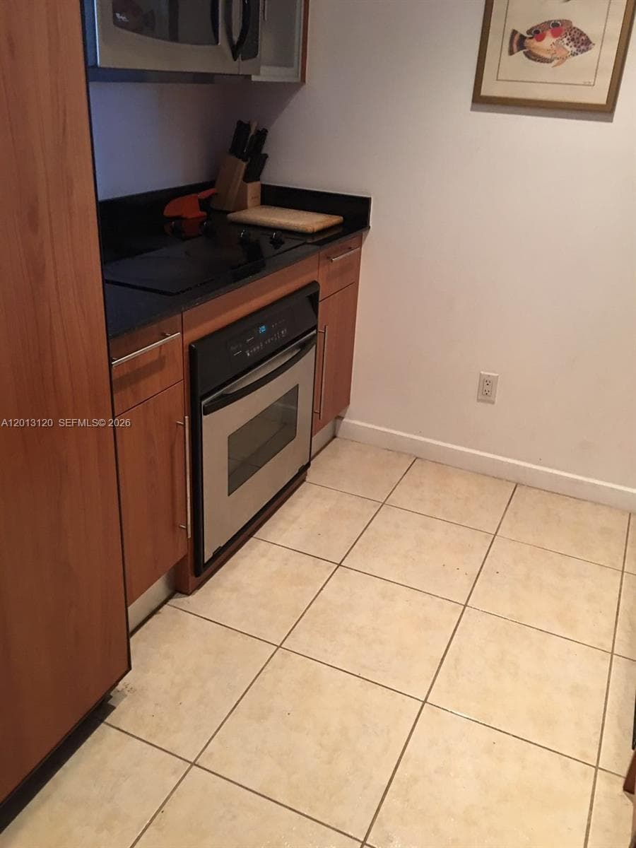 335 S Biscayne Blvd # 1510, Miami FL 33131 — 16