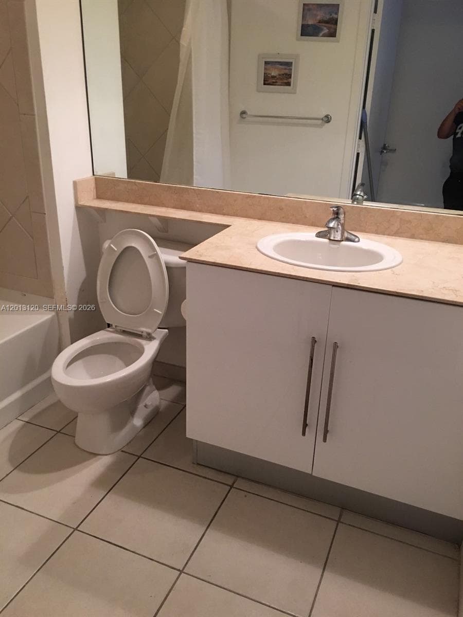 335 S Biscayne Blvd # 1510, Miami FL 33131 — 15