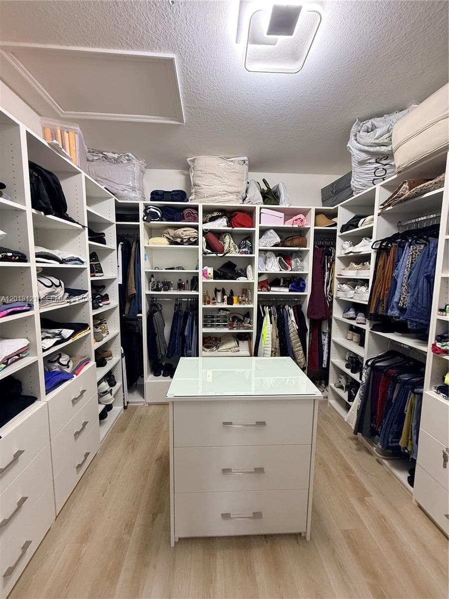 8640 NW 101st Pl, Doral FL 33178 — 17
