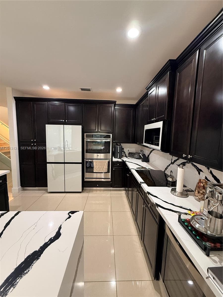 8640 NW 101st Pl, Doral FL 33178 — 12