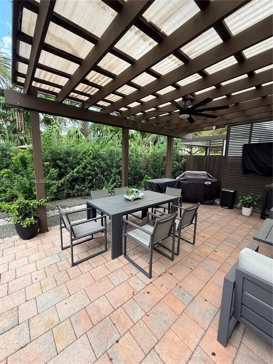 8640 NW 101st Pl, Doral FL 33178 — 32
