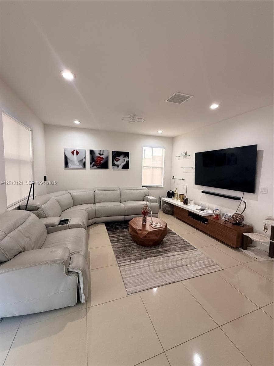 8640 NW 101st Pl, Doral FL 33178 — 9