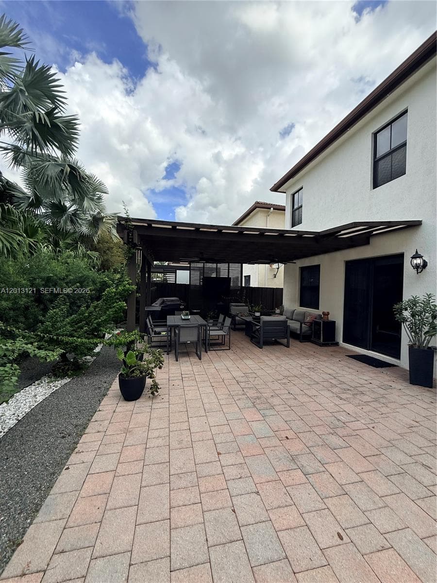 8640 NW 101st Pl, Doral FL 33178 — 34