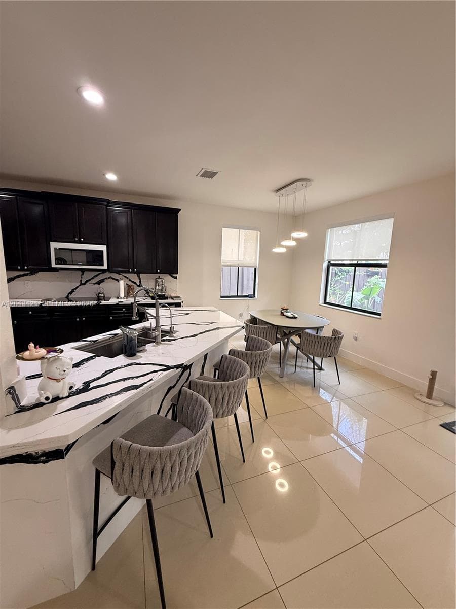 8640 NW 101st Pl, Doral FL 33178 — 10