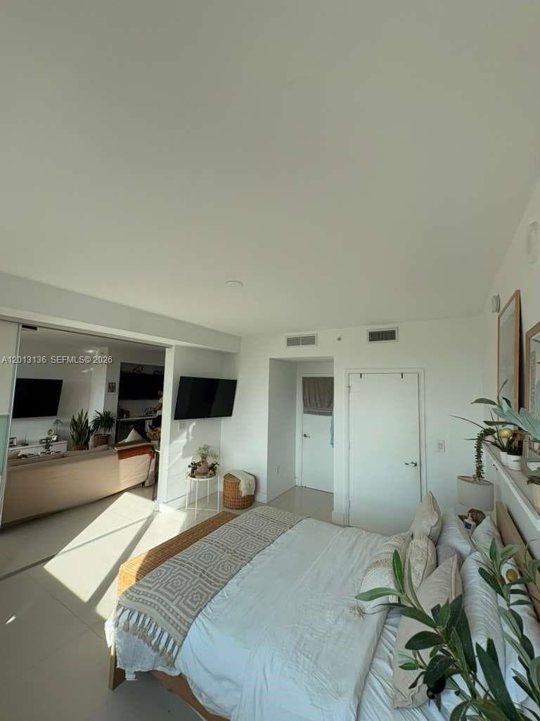90 SW 3rd St # 2106, Miami FL 33130 — 12