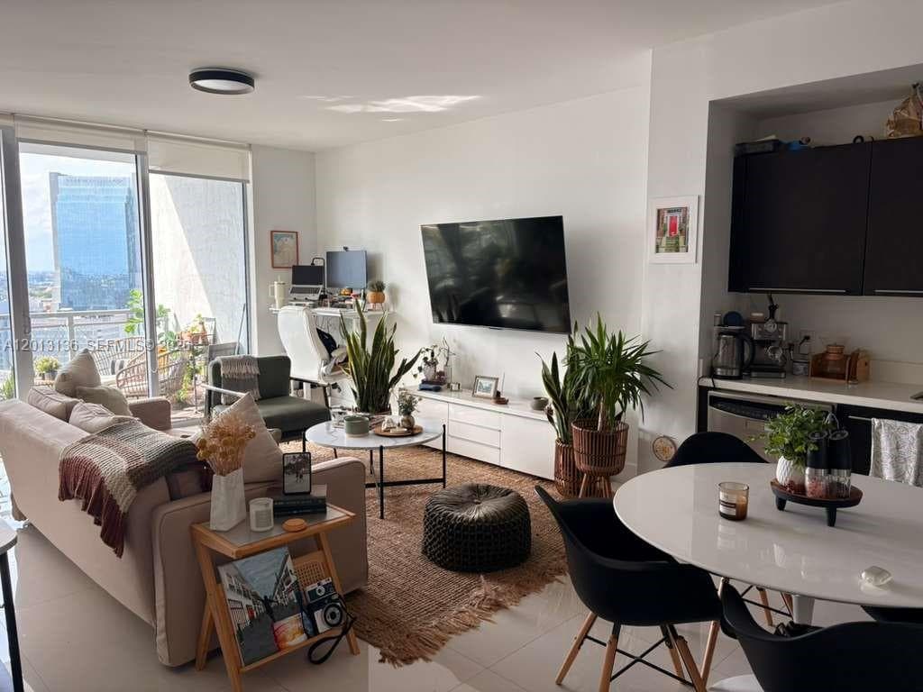 90 SW 3rd St # 2106, Miami FL 33130 — 5