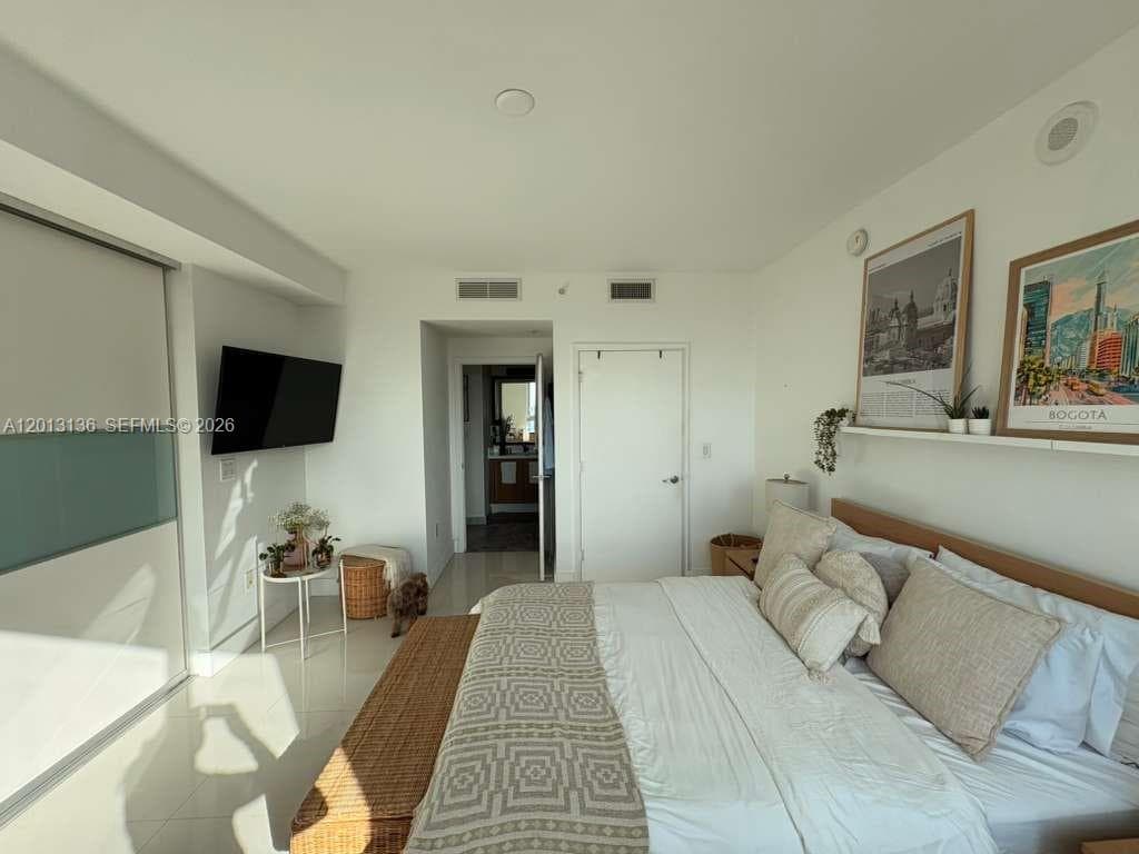 90 SW 3rd St # 2106, Miami FL 33130 — 10