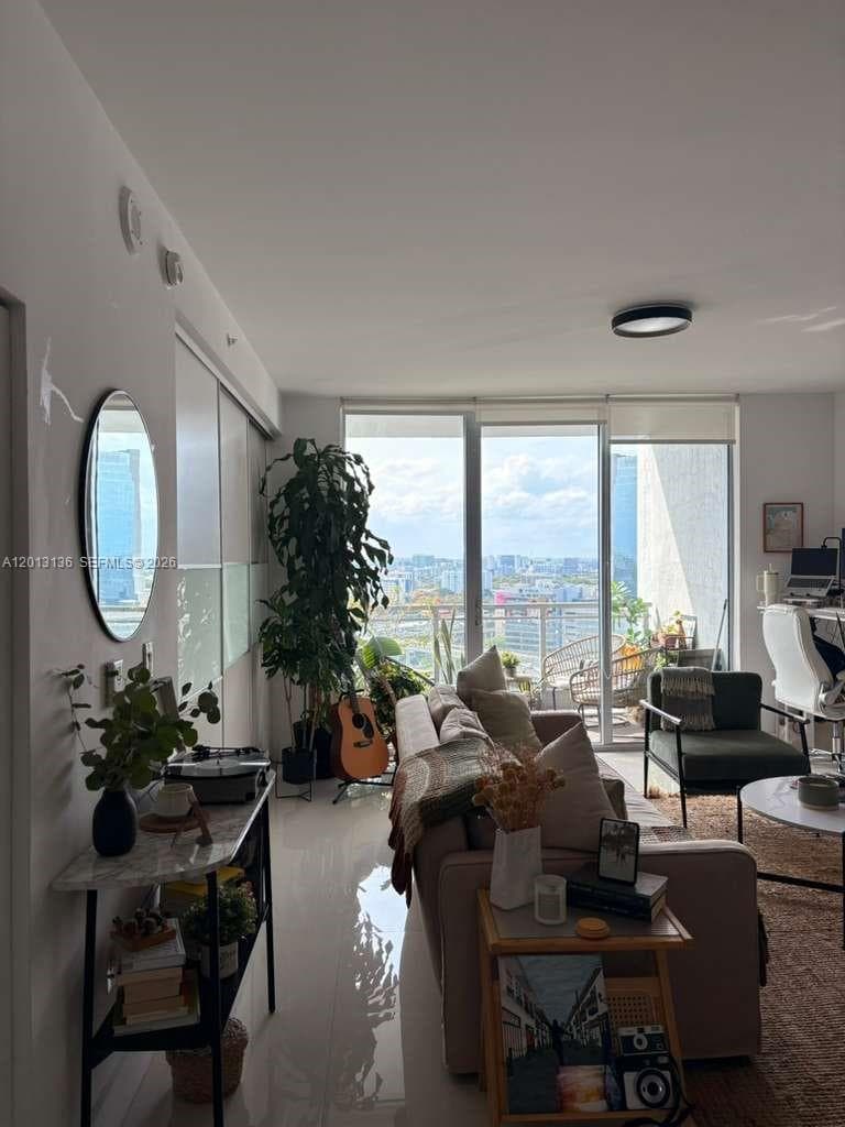 90 SW 3rd St # 2106, Miami FL 33130 — 25