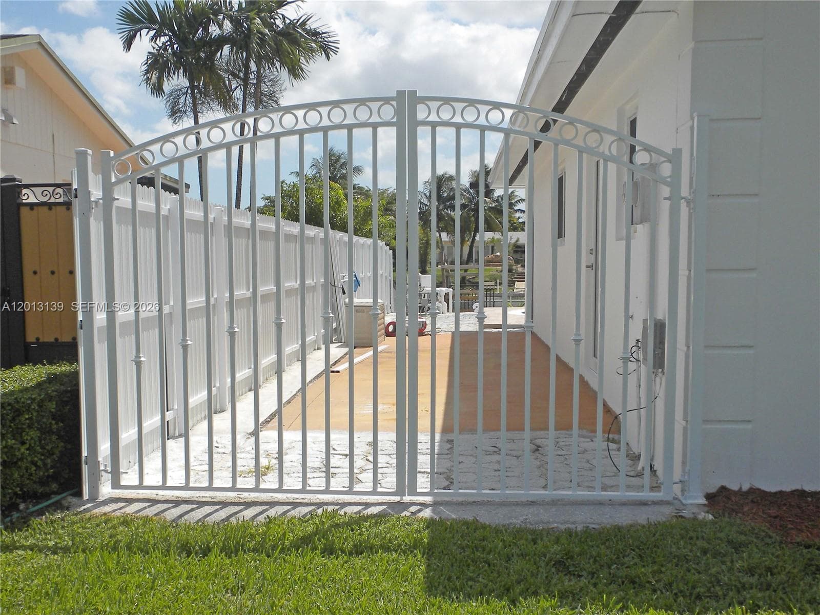 14270 SW 74th St, Miami FL 33183 — 23