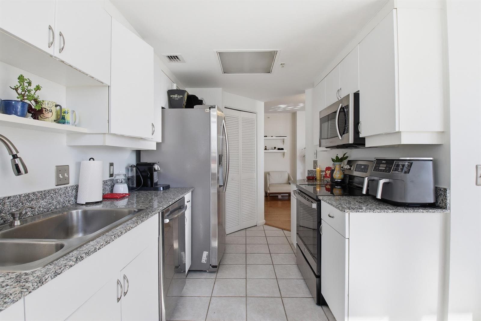 701 Brickell Key Boulevard # 610, Miami FL 33131 — 16