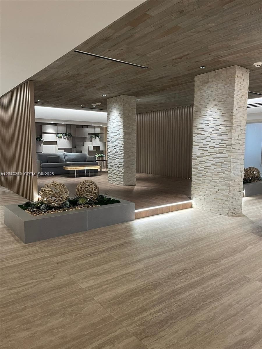 2301 Collins Ave # 628, Miami Beach FL 33139 — 17