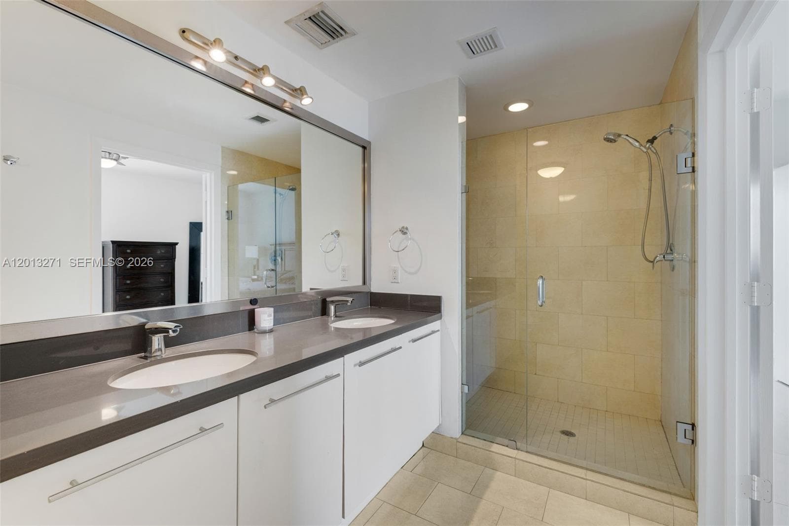 90 SW 3rd St # 2504, Miami FL 33130 — 17