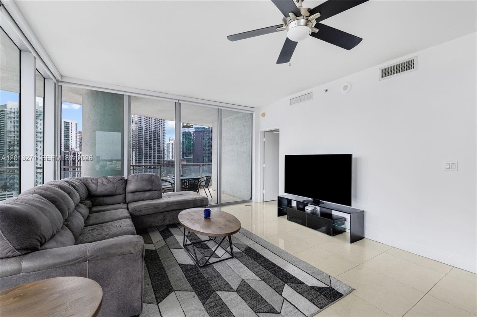 90 SW 3rd St # 2504, Miami FL 33130 — 10