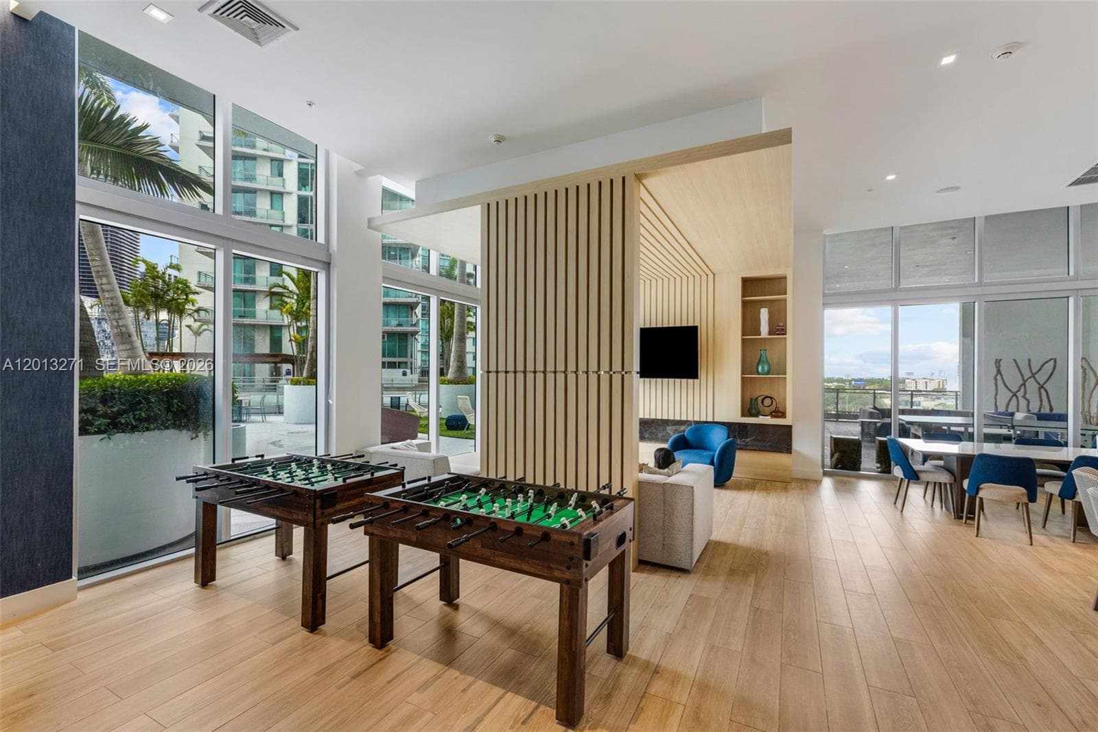 90 SW 3rd St # 2504, Miami FL 33130 — 54