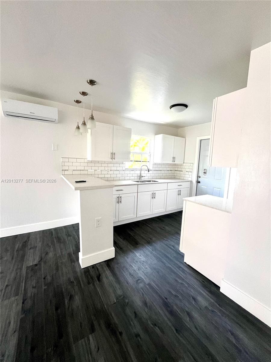 2331 NW 55th Ter, Miami FL 33142 — 11