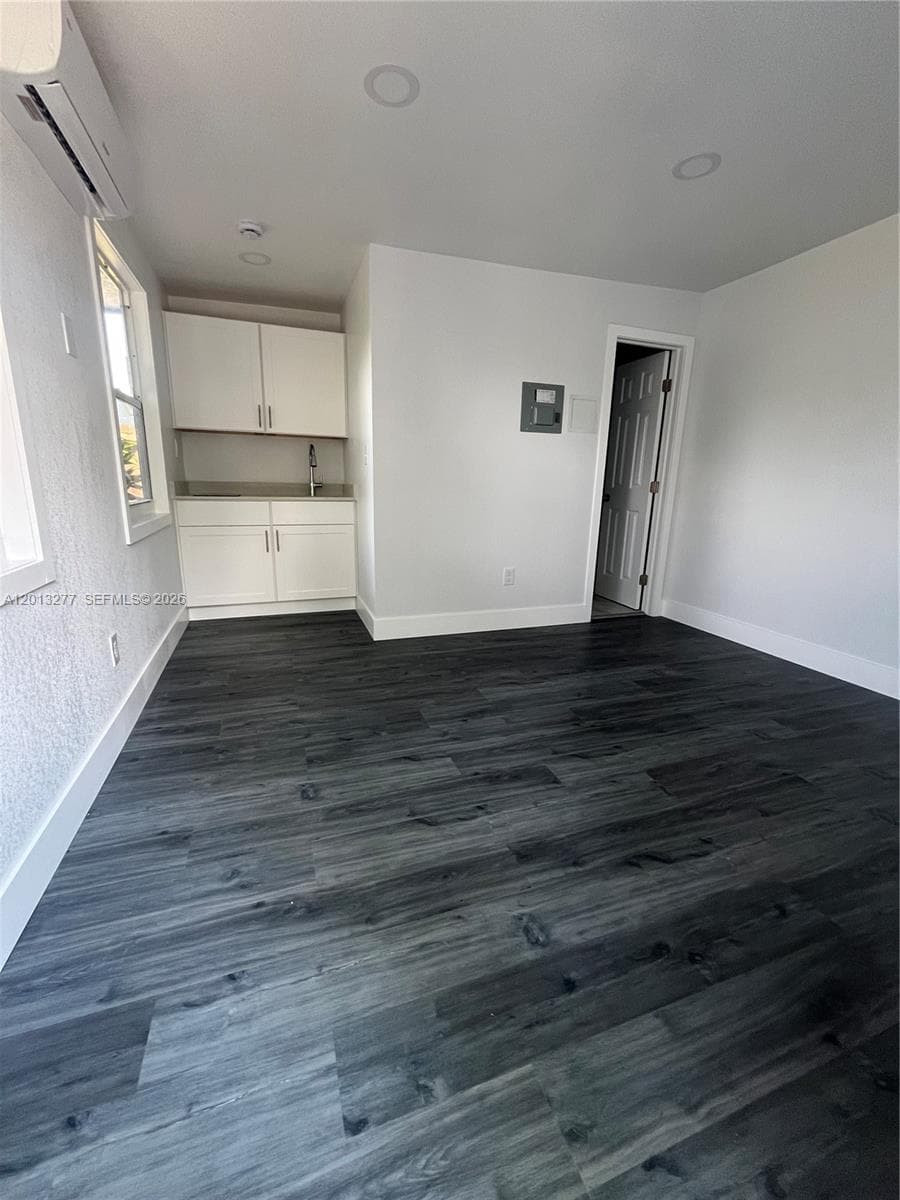 2331 NW 55th Ter, Miami FL 33142 — 8
