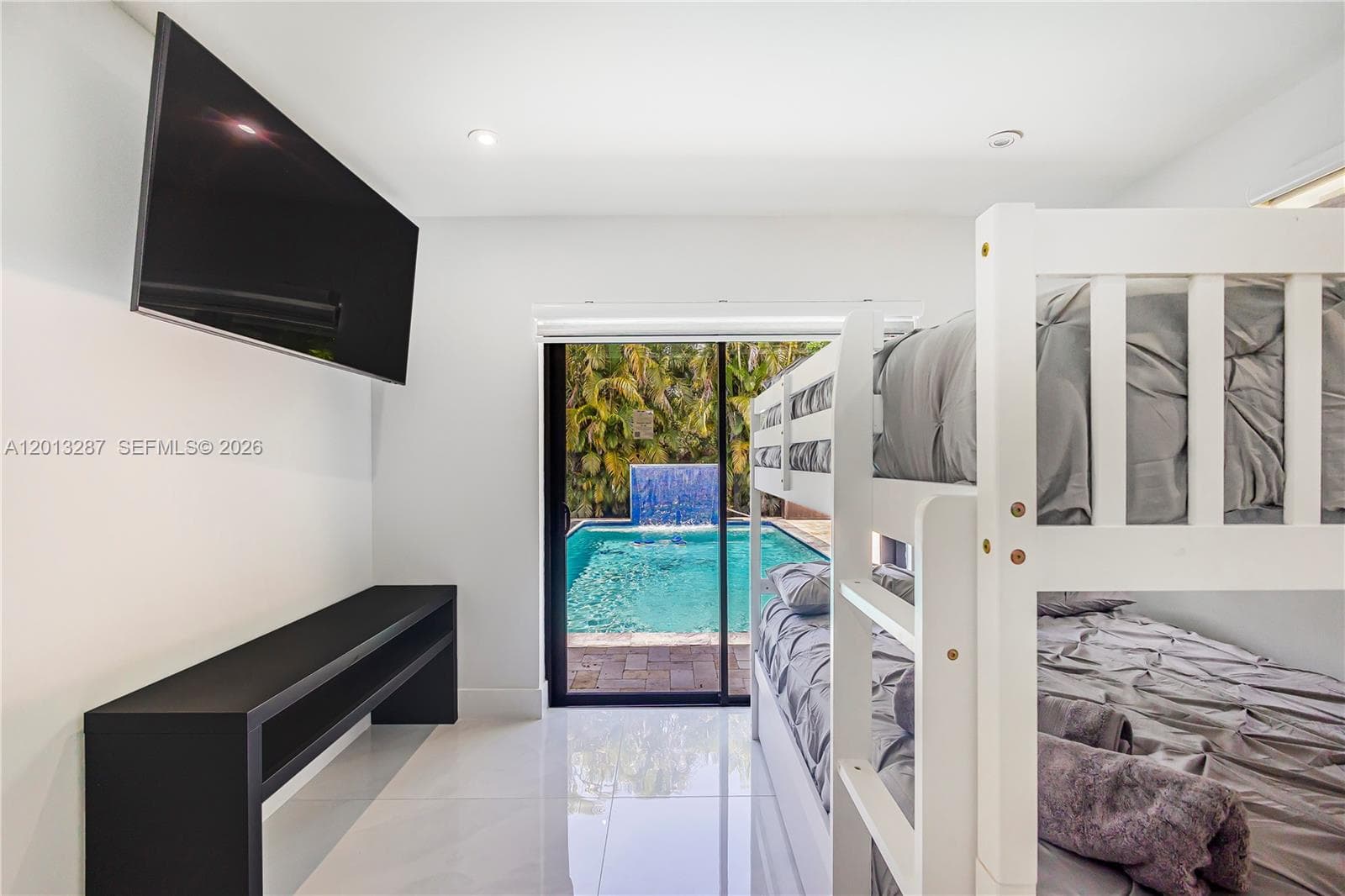 15331 Turnbull Dr, Miami Lakes FL 33014 — 37