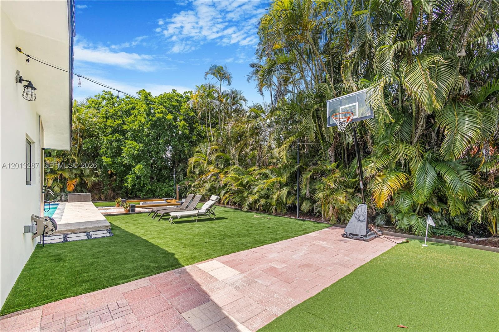 15331 Turnbull Dr, Miami Lakes FL 33014 — 70