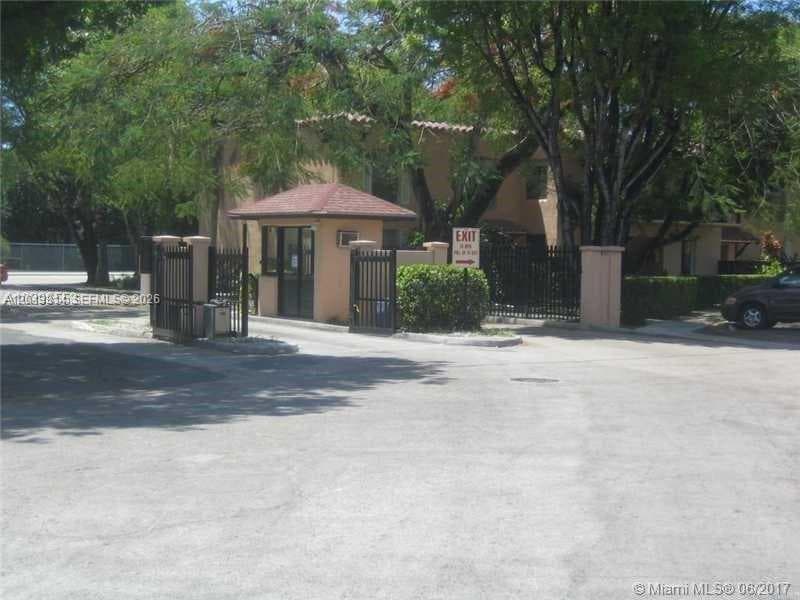 10794 N Kendall Dr # B23, Miami FL 33176 — 2