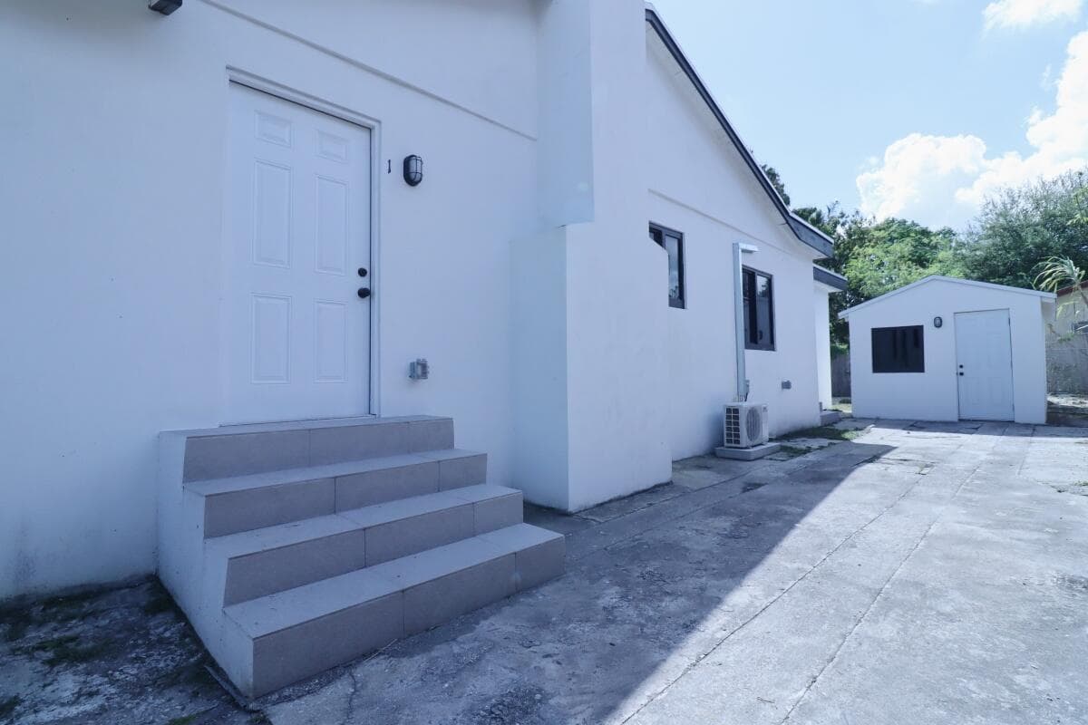3040 NW 13th Avenue # 2, Miami FL 33142 — 8