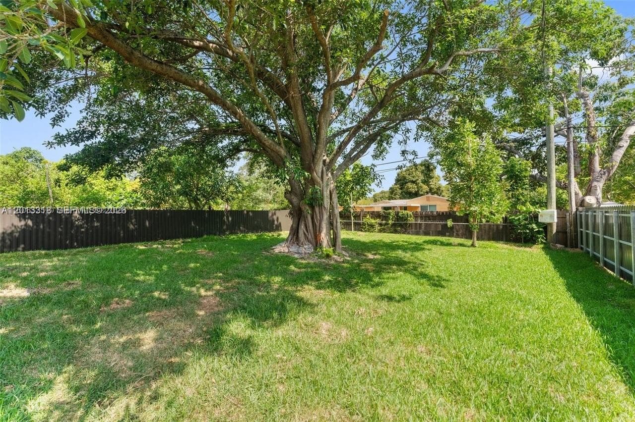 233 NW 120th St, Miami FL 33168 — 12