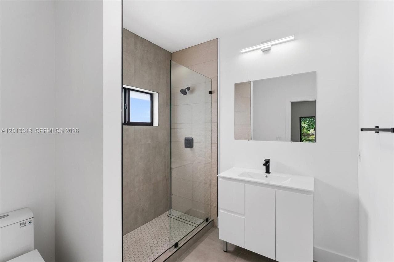 233 NW 120th St, Miami FL 33168 — 10