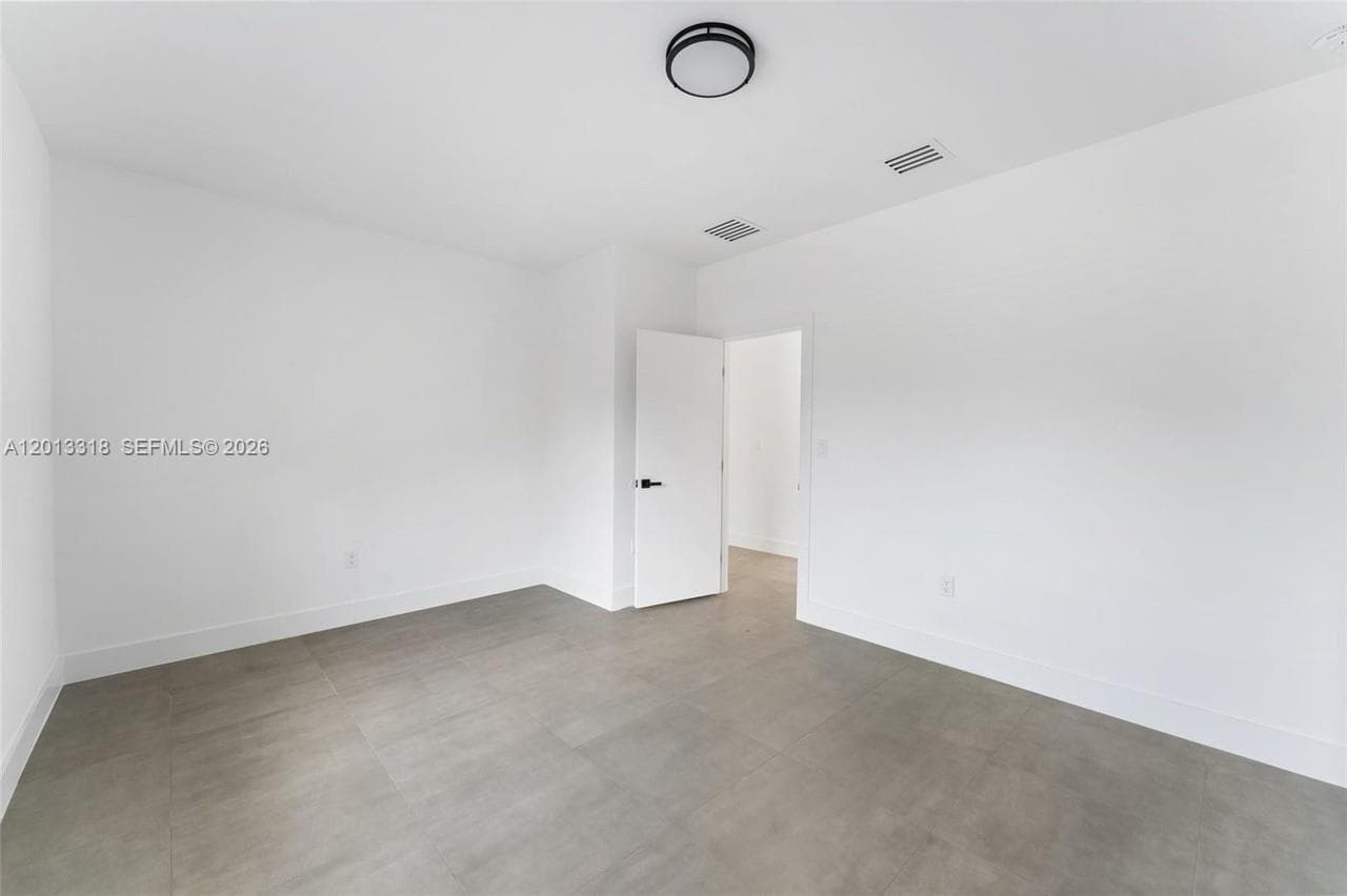 233 NW 120th St, Miami FL 33168 — 8