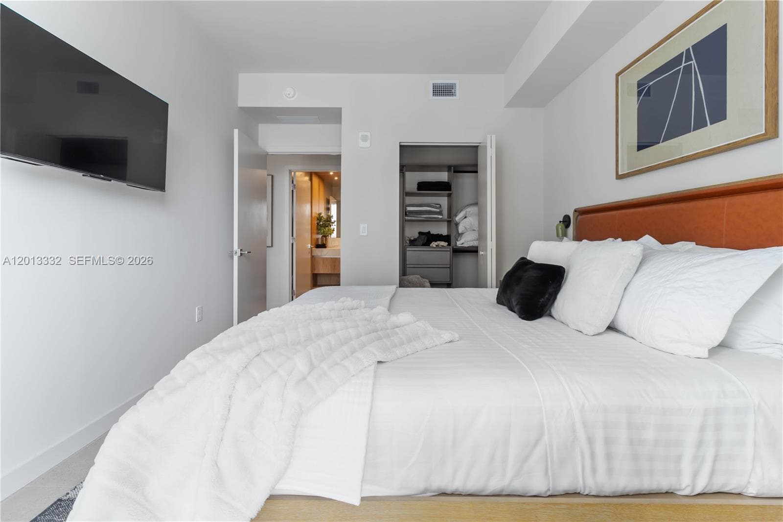 11 NE 6th St # 1513, Miami FL 33132 — 16