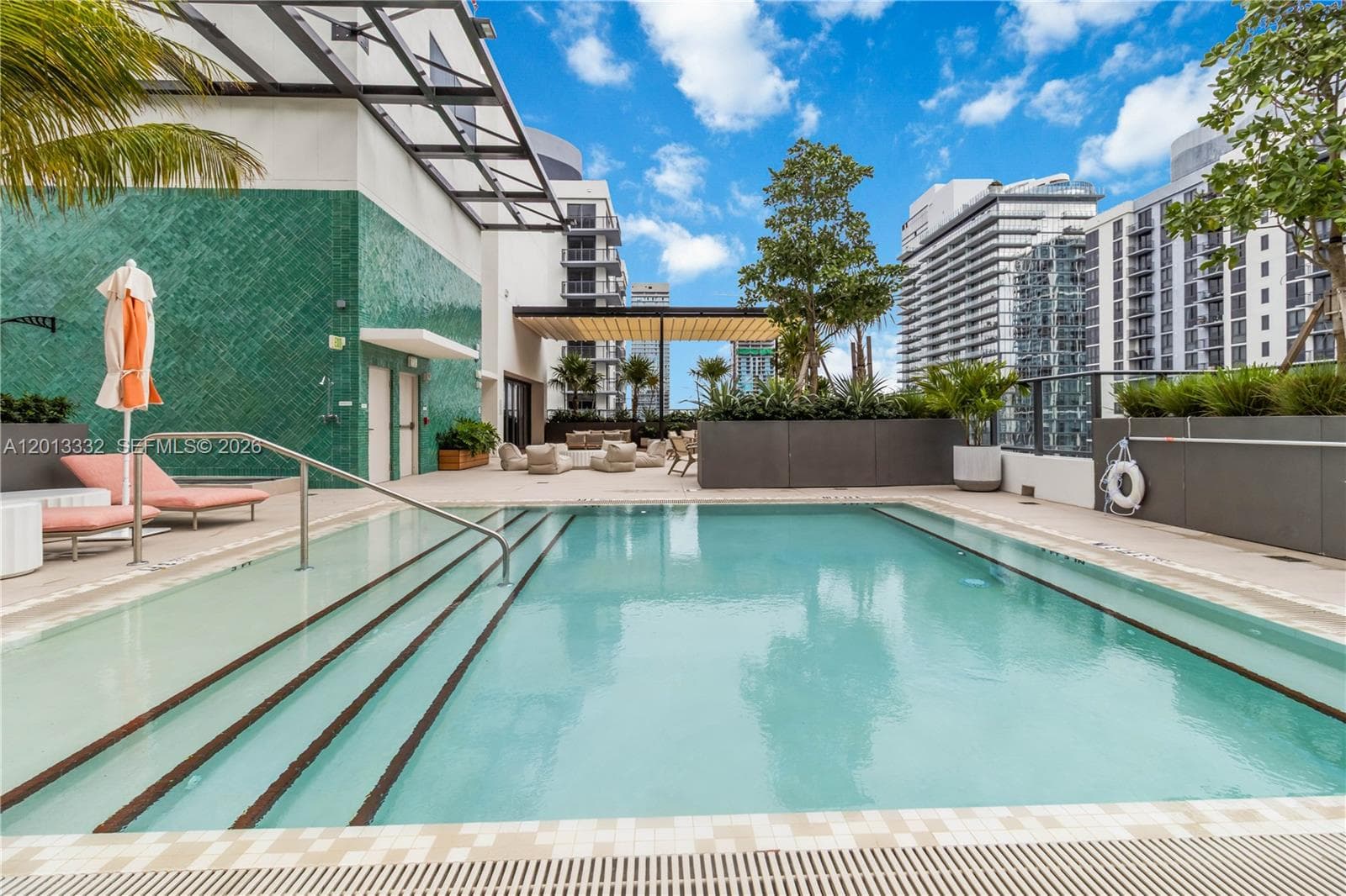11 NE 6th St # 1513, Miami FL 33132 — 25