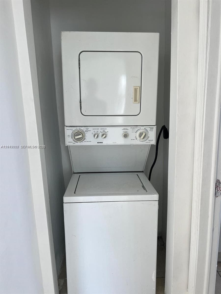 4245 NW 24th Ave, Miami FL 33142 — 20