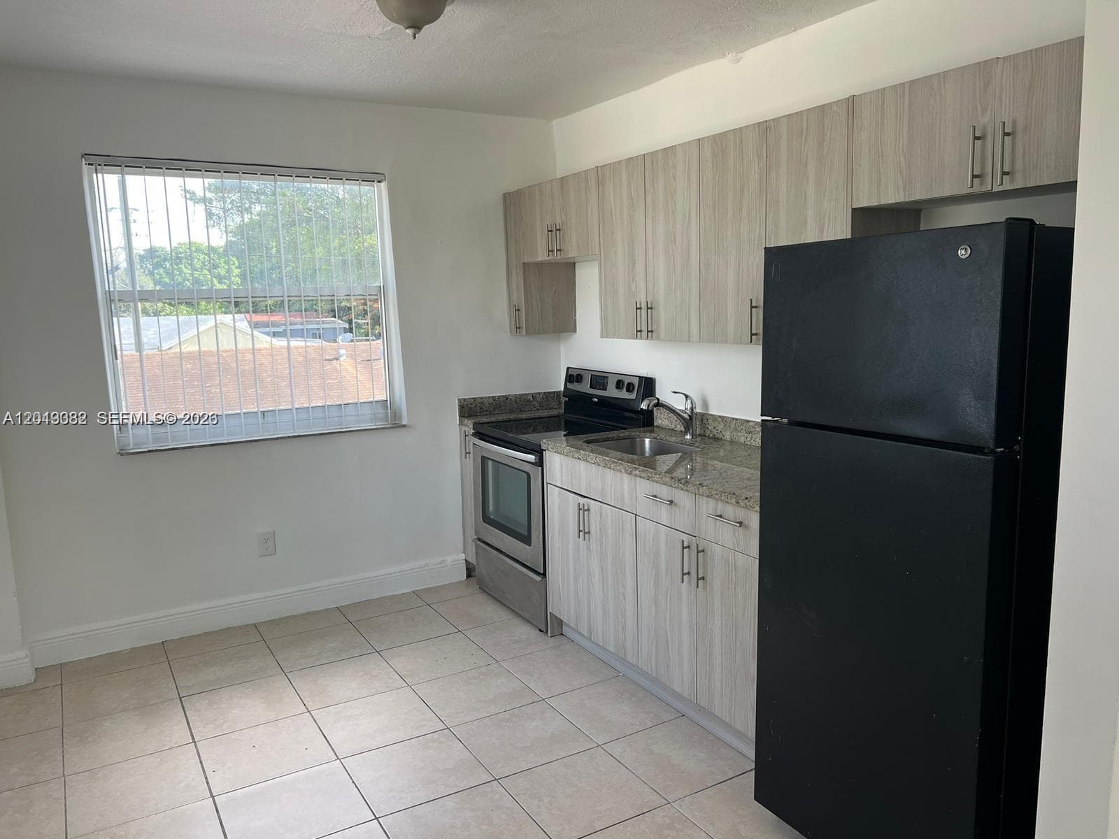 4245 NW 24th Ave, Miami FL 33142 — 15