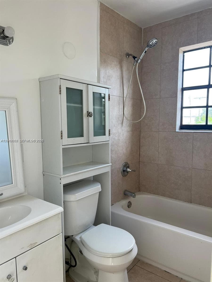 4245 NW 24th Ave, Miami FL 33142 — 19