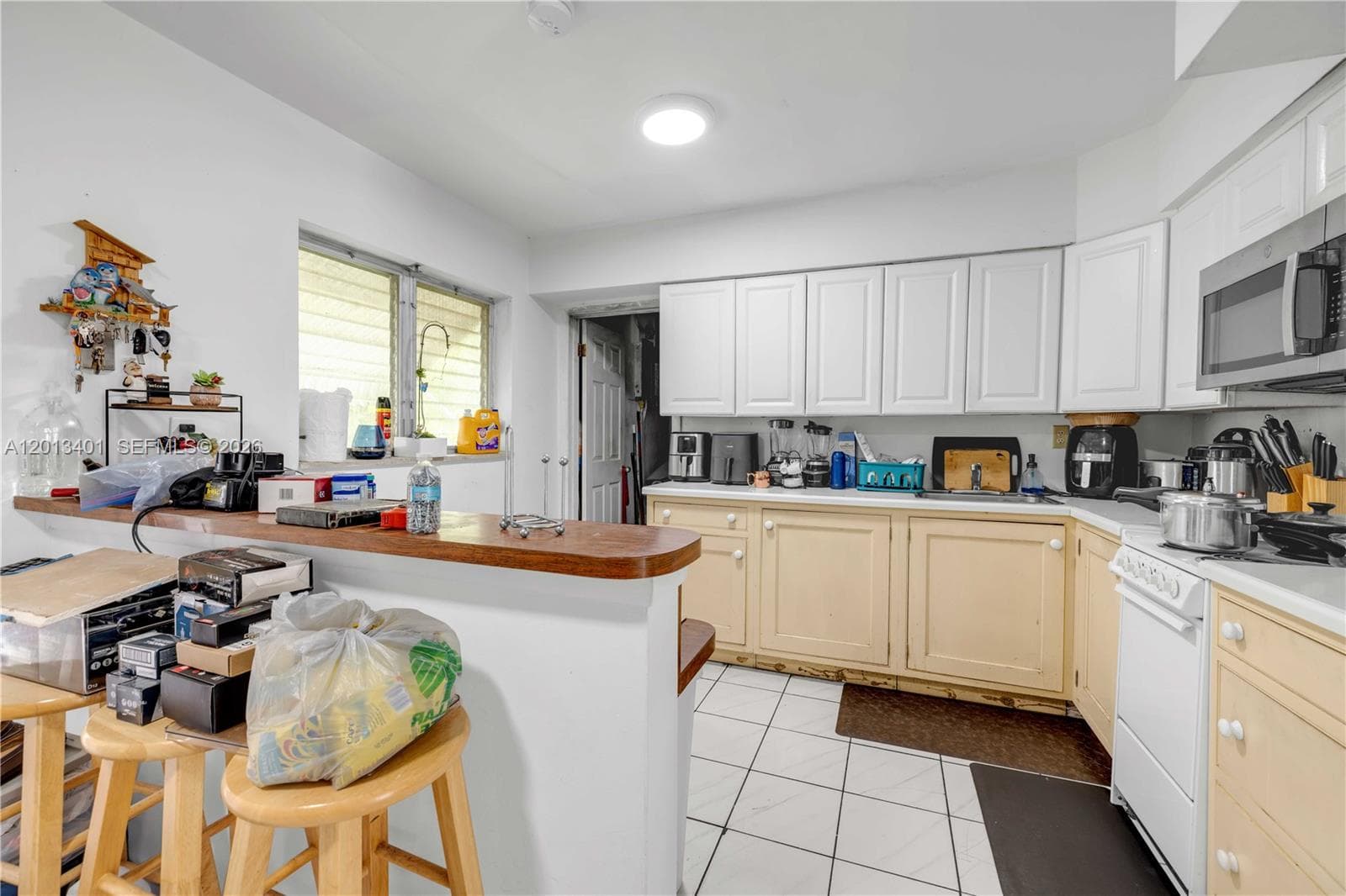 10370 SW 44th St, Miami FL 33165 — 11