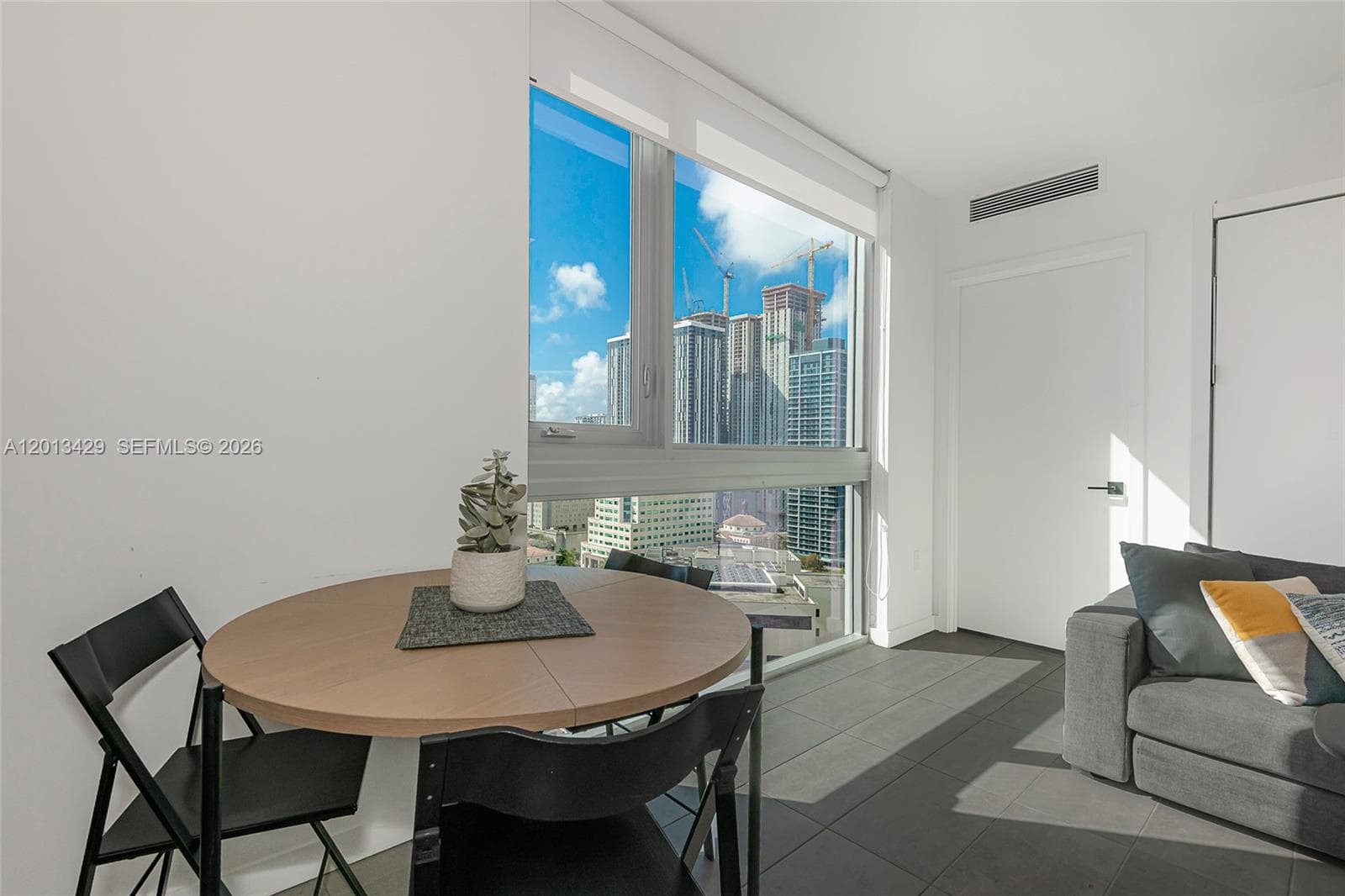 227 NE 2nd St # 2206, Miami FL 33132 — 27