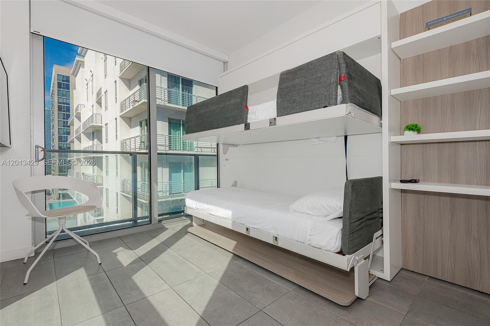 227 NE 2nd St # 2206, Miami FL 33132 — 17