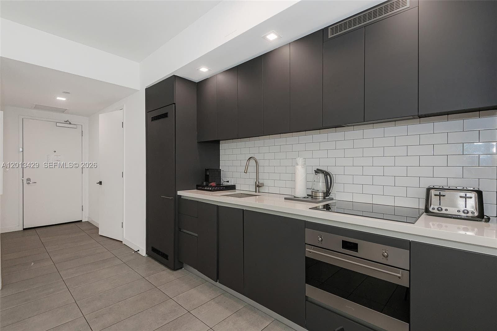 227 NE 2nd St # 2206, Miami FL 33132 — 32