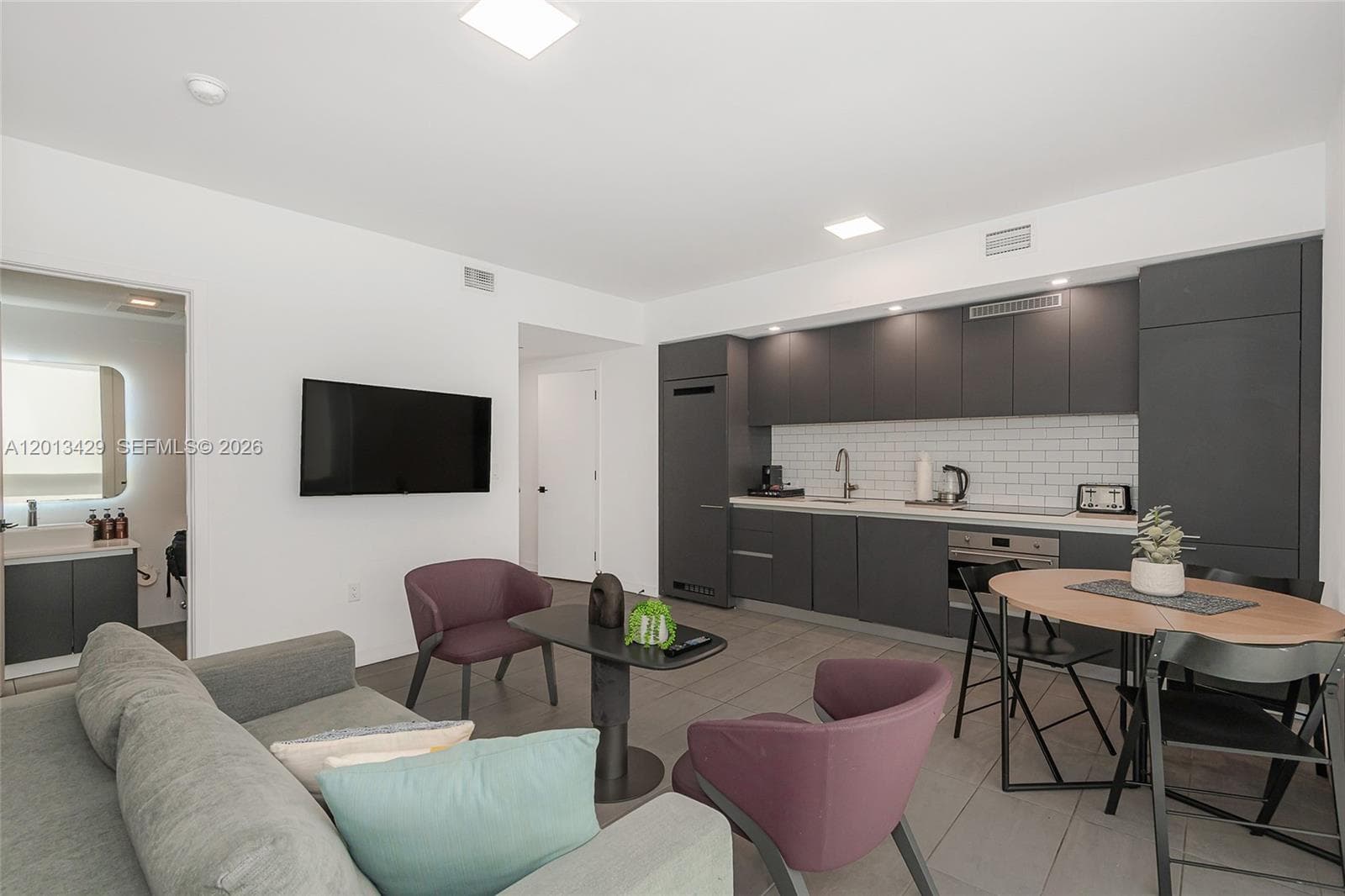 227 NE 2nd St # 2206, Miami FL 33132 — 28