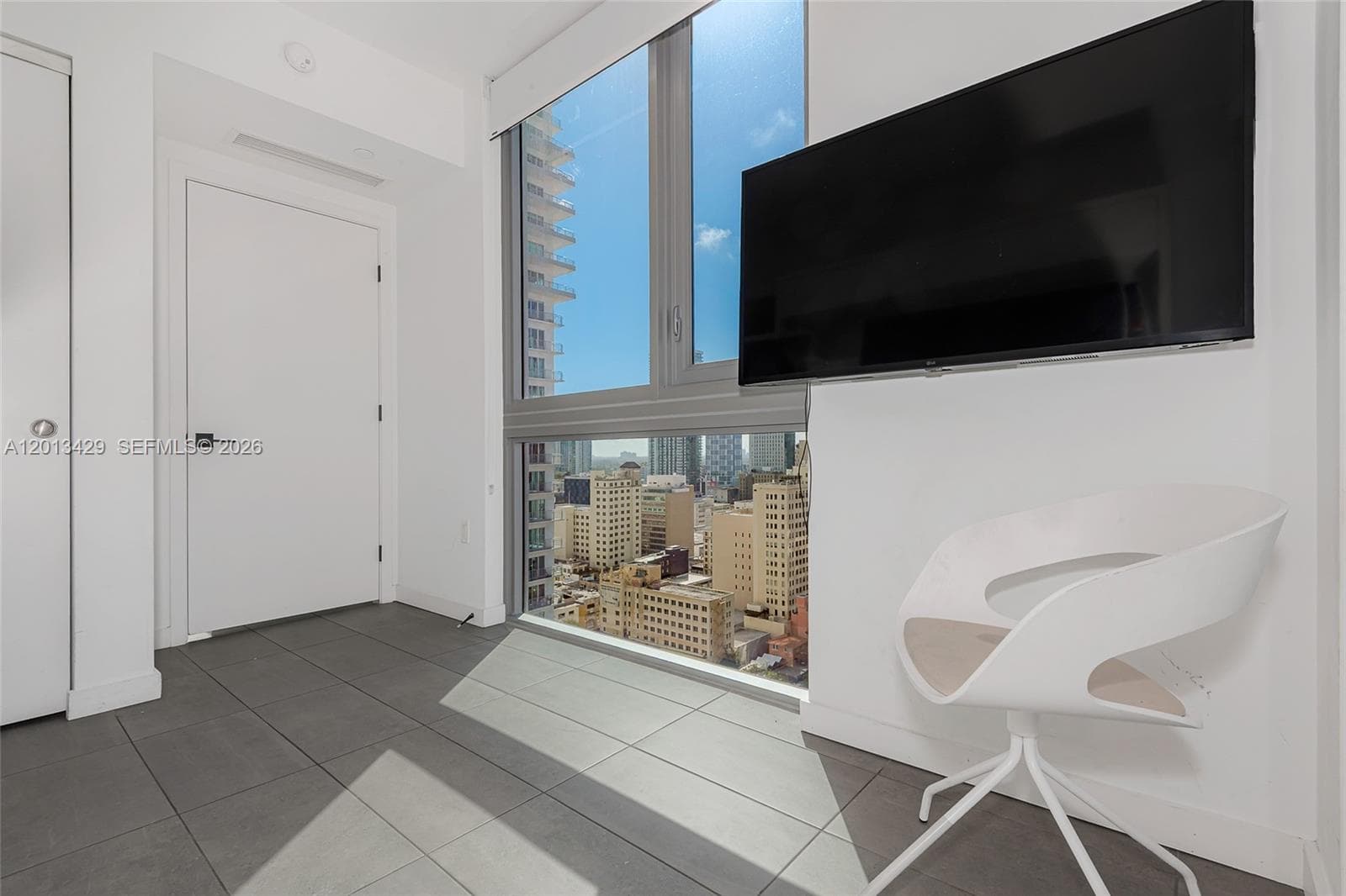 227 NE 2nd St # 2206, Miami FL 33132 — 20