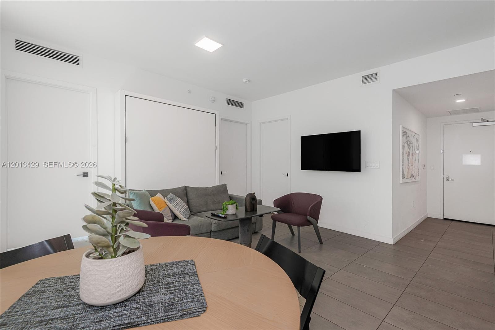 227 NE 2nd St # 2206, Miami FL 33132 — 33