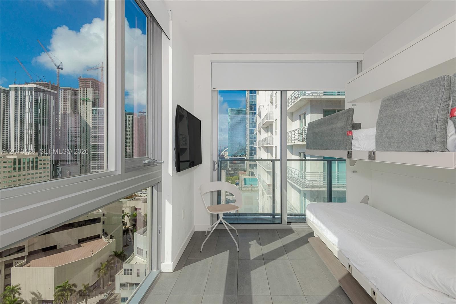 227 NE 2nd St # 2206, Miami FL 33132 — 18