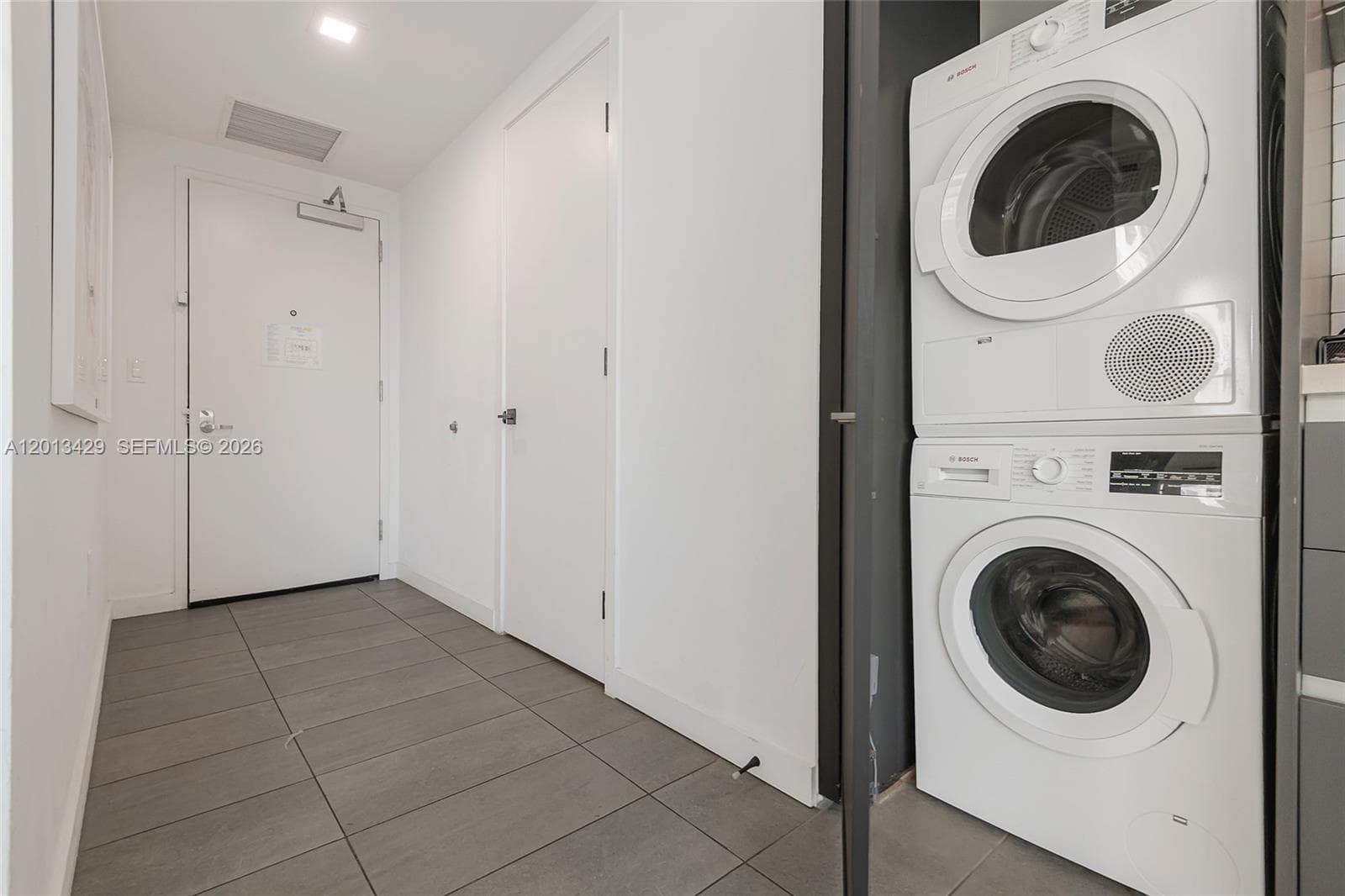 227 NE 2nd St # 2206, Miami FL 33132 — 37